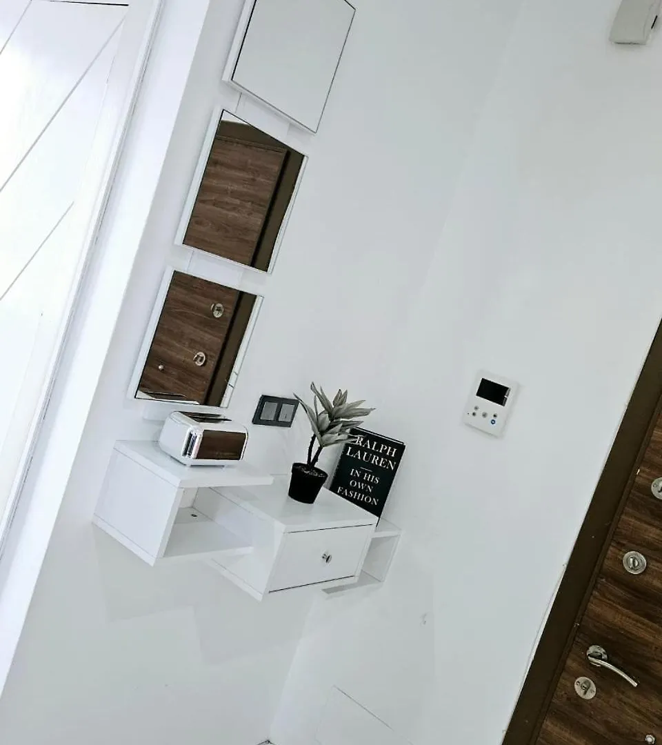 Nice F2 With New, Modern Furniture In Mermoz 다카르 아파트