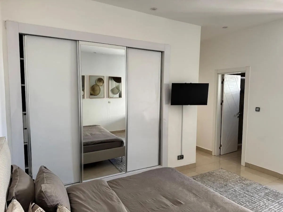 Nice F2 With New, Modern Furniture In Mermoz 다카르 0*,  세네갈