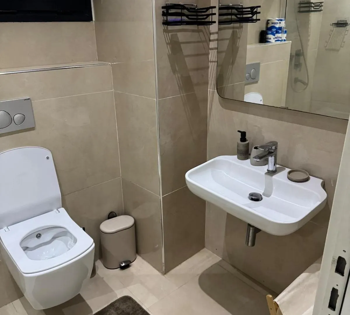 Nice F2 With New, Modern Furniture In Mermoz 다카르 0*,  세네갈