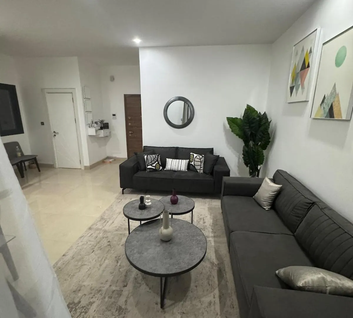Nice F2 With New, Modern Furniture In Mermoz 다카르 세네갈