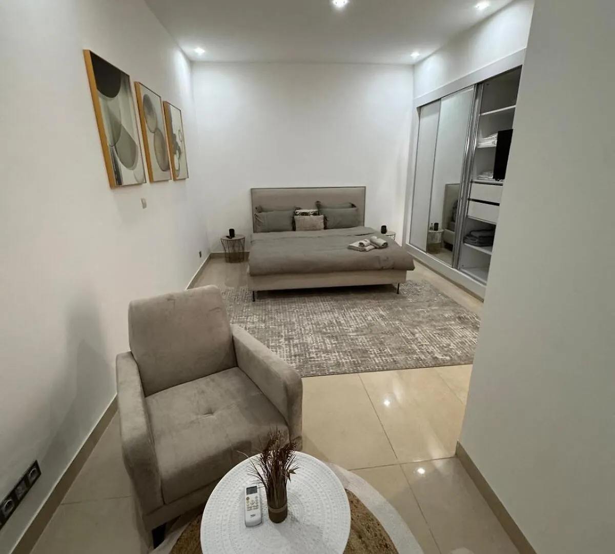아파트 Nice F2 With New, Modern Furniture In Mermoz 다카르